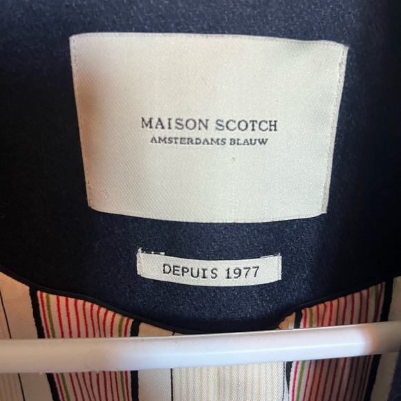 Like new Navy blue Madison Scotch Blazer, unique inner lining. Perfect for fall! - Picture 5 of 8